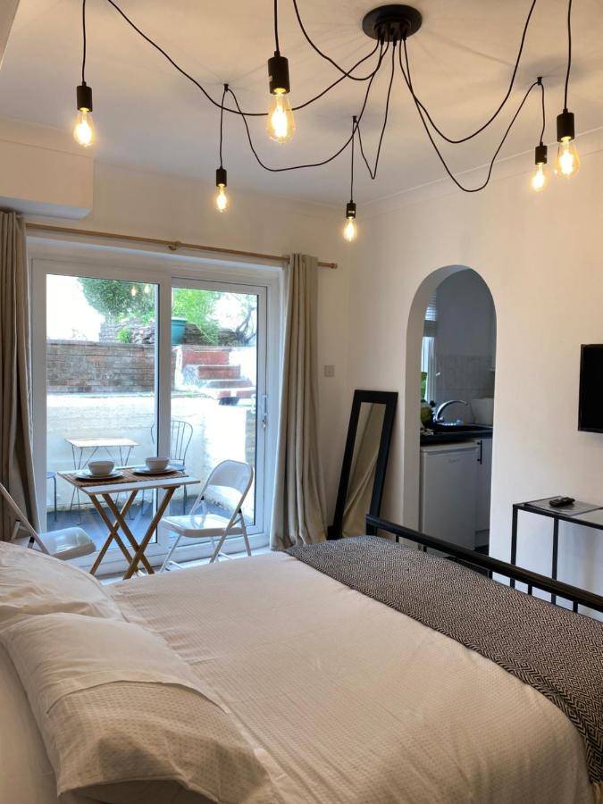 Stylish Central Basement Studio, With Outdoor Space Brighton Exterior photo